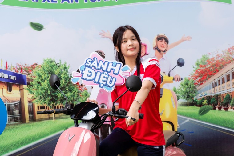 Xe máy điện VinFast ‘khuấy đảo’ trường học: Nhỏ gọn, cá tính và thân thiện ảnh 2