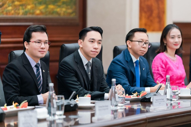 Thủ tướng New Zealand ấn tượng với dàn xe điện VinFast ảnh 5