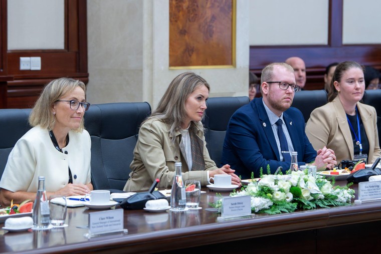 Thủ tướng New Zealand ấn tượng với dàn xe điện VinFast ảnh 6