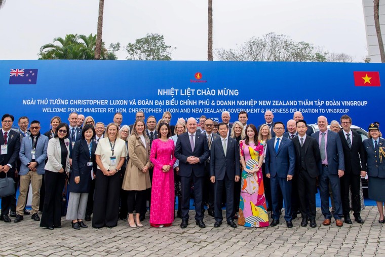 Thủ tướng New Zealand ấn tượng với dàn xe điện VinFast ảnh 7