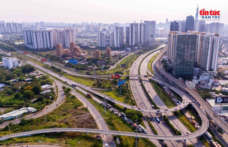 Diện mạo TP Hồ Chí Minh thay đổi đầy ngoạn mục sau 50 năm ảnh 3