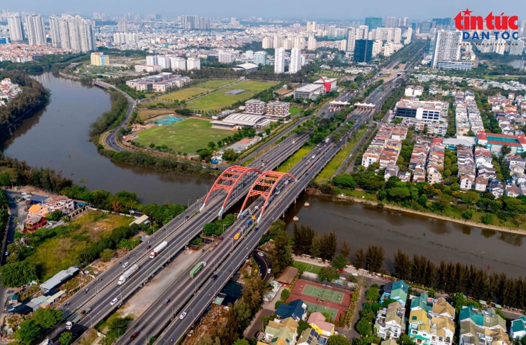 Diện mạo TP Hồ Chí Minh thay đổi đầy ngoạn mục sau 50 năm ảnh 4