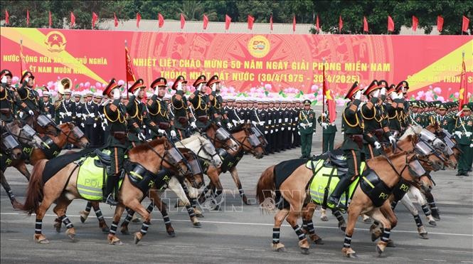 Hợp luyện chuẩn bị cho Lễ kỷ niệm 50 năm Ngày Thống nhất đất nước ảnh 4