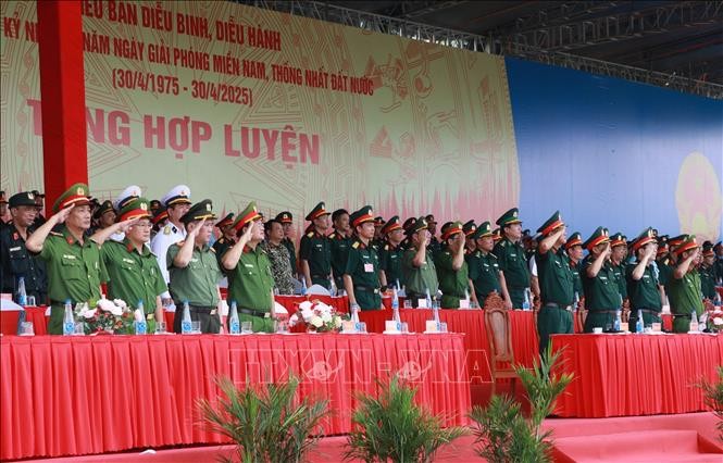 Hợp luyện chuẩn bị cho Lễ kỷ niệm 50 năm Ngày Thống nhất đất nước ảnh 1