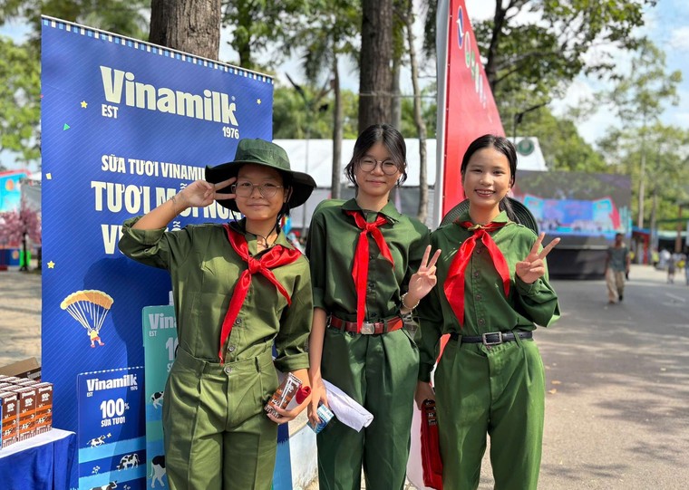 Vinamilk tặng 50.000 hộp sữa cho thiếu nhi TP HCM hướng đến sự kiện đặc biệt 30/4 ảnh 2