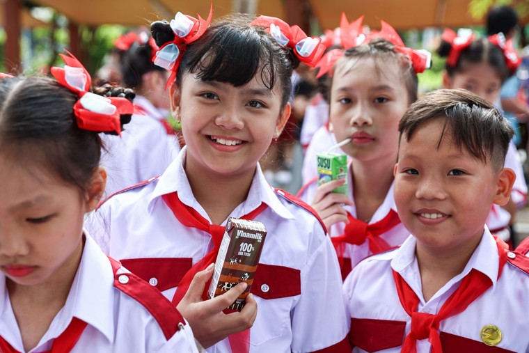 Vinamilk tặng 50.000 hộp sữa cho thiếu nhi TP HCM hướng đến sự kiện đặc biệt 30/4 ảnh 5