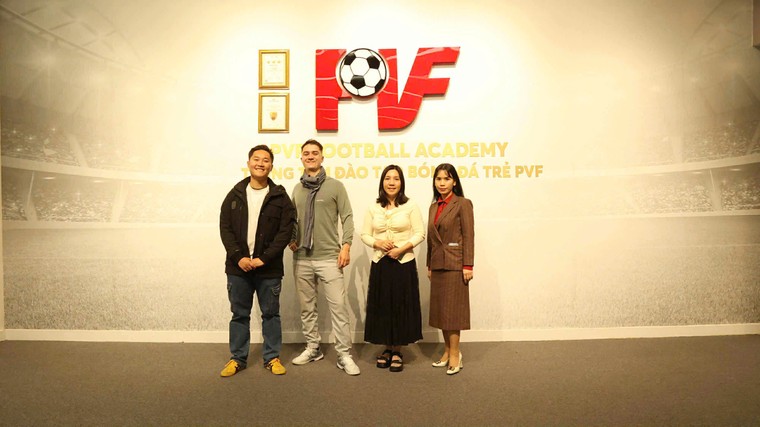 “Ngày xưa có một nhịp cầu II”: Khi một trái bóng trở thành chiếc cầu nối văn hóa Việt và thế giới ảnh 2