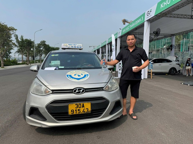 “Ngày hội xanh – Thu xe xăng, Lên đời xe xanh” gây sốt với tài xế dịch vụ ở Hà Nội ảnh 1