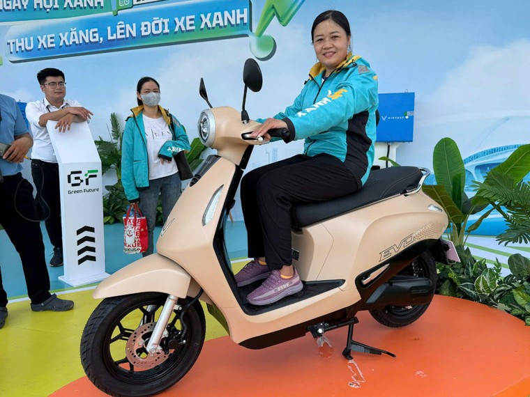 “Ngày hội xanh – Thu xe xăng, Lên đời xe xanh” gây sốt với tài xế dịch vụ ở Hà Nội ảnh 5