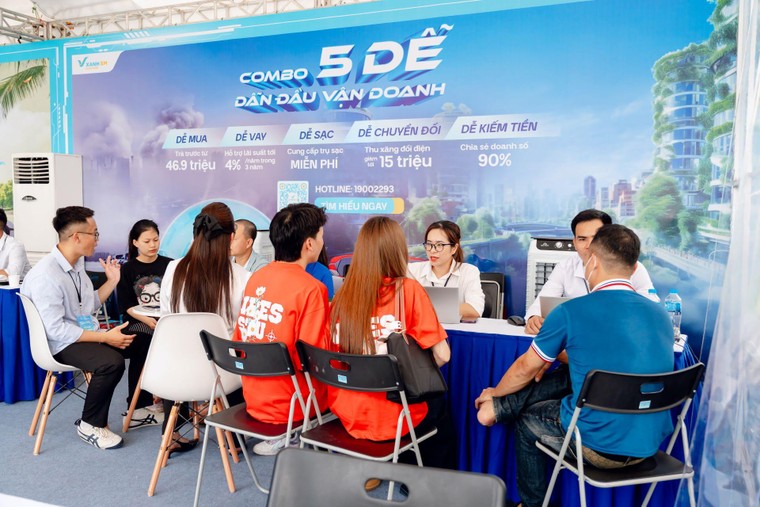 “Ngày hội xanh – Thu xe xăng, Lên đời xe xanh” gây sốt với tài xế dịch vụ ở Hà Nội ảnh 7