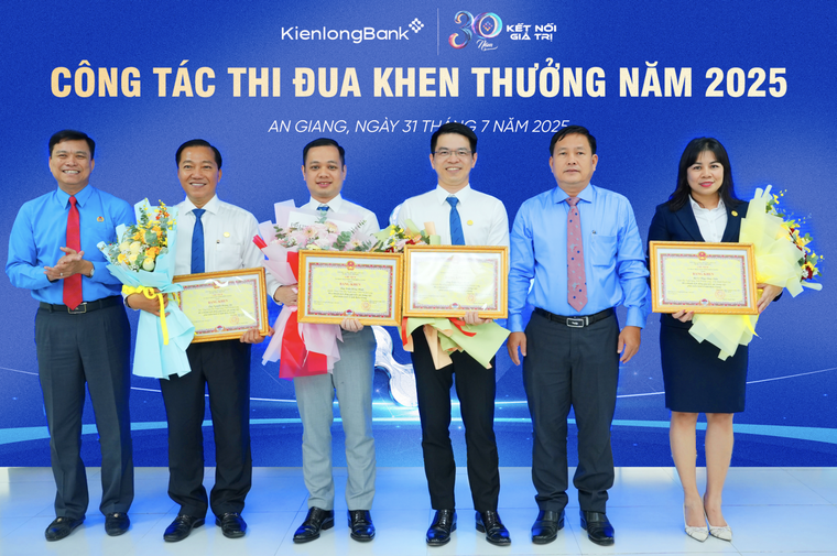 KienlongBank vinh dự nhận Bằng khen của Chủ tịch UBND tỉnh An Giang ảnh 1