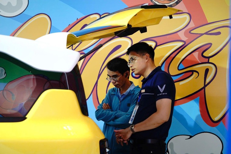 VinFast biến “đổi xăng sang điện” thành chuyện dễ như mua sắm cuối tuần ảnh 4