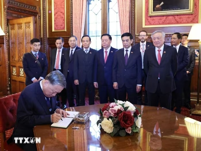 Tổng Bí thư Tô Lâm hội kiến Chủ tịch Hạ viện Anh Lindsay Hoyle ảnh 3