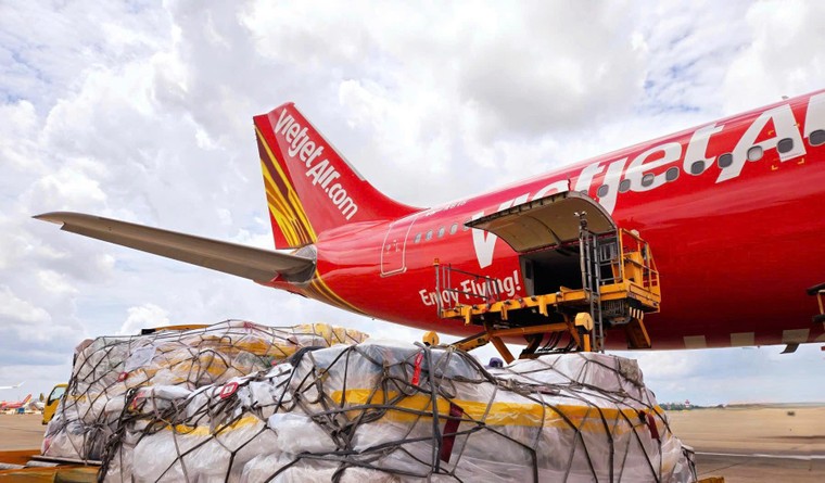 Vietjet cùng đồng bào vượt qua bão lũ, lan tỏa yêu thương ảnh 1