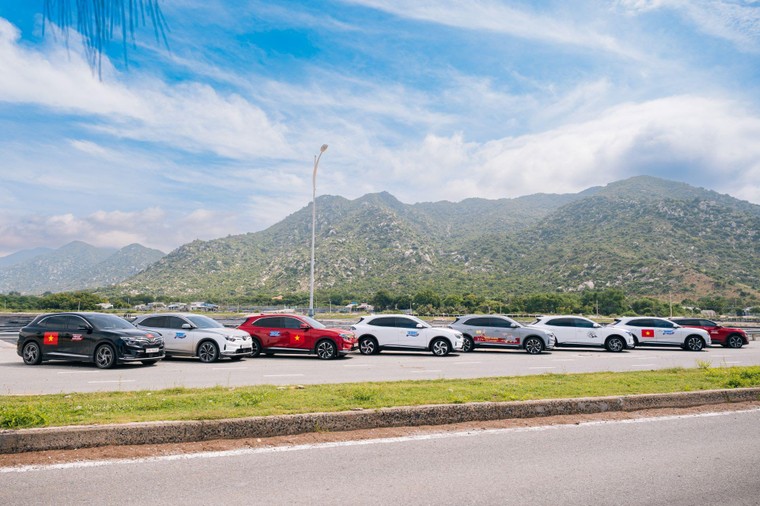 Ưu đãi chồng ưu đãi - Cơ hội không thể tốt hơn để sở hữu VinFast VF 8 trong tháng 11 ảnh 1