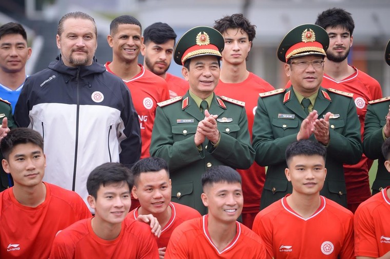 Đại tướng Phan Văn Giang gặp mặt, động viên CLB Thể Công - Viettel ảnh 3