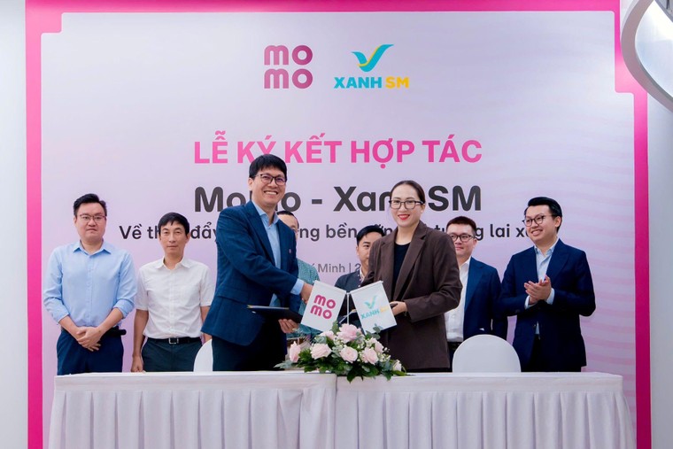 MoMo và Xanh SM ký kết hợp tác chiến lược, mở rộng dịch vụ di chuyển xanh và thanh toán số cho người dùng ảnh 1