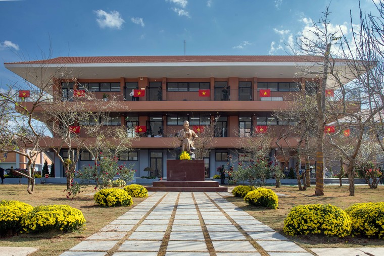 Cận cảnh phòng học “5 sao” tại trường liên cấp chuẩn quốc tế đầu tiên vùng biên giới Điện Biên ảnh 1