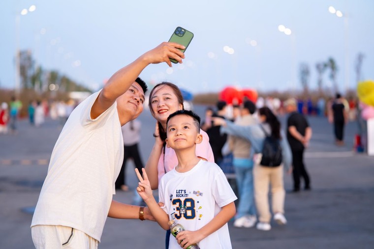 Đón Tết kiểu mới: Du xuân kết hợp xem đất, Cần Giờ tấp nập giao dịch đầu năm ảnh 2