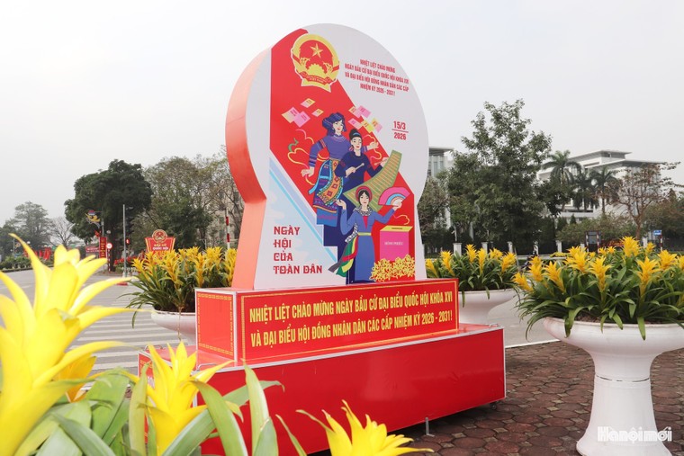 Hà Nội: Rực rỡ sắc màu tuyên truyền bầu cử tại cơ sở ảnh 1