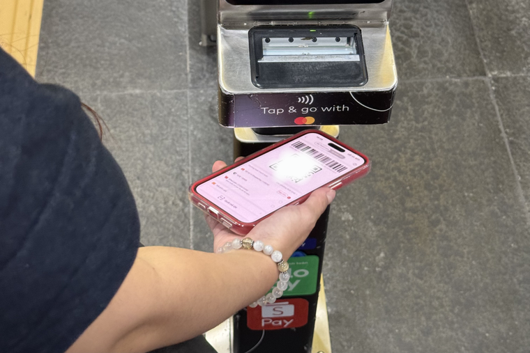 Người dân TP.HCM tìm cách "vượt bão" giá xăng dầu, gas tăng cao ảnh 2