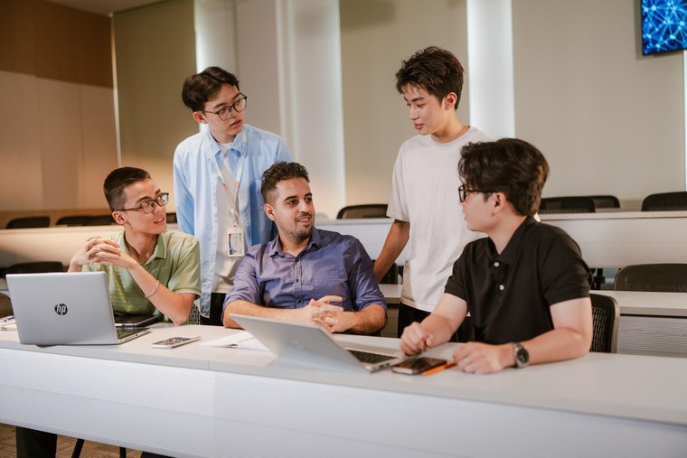 Vingroup khai giảng khóa đầu tiên chương trình đào tạo 20.000 nhân tài AI thực chiến ảnh 1