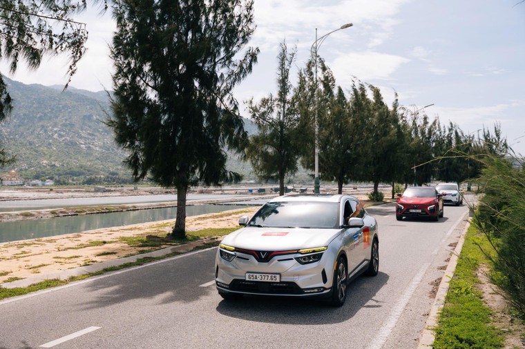 Chủ xe tận hưởng loạt ưu đãi “hạng nặng” khi tậu VinFast VF 8 trong tháng 4 ảnh 1