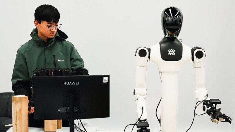 Cuộc "chạy đua" huấn luyện robot qua những thước phim đời thường ảnh 2