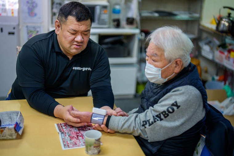 Các vận động viên cơ bắp trở thành lực lượng chăm sóc người cao tuổi mới tại Nhật Bản ảnh 3