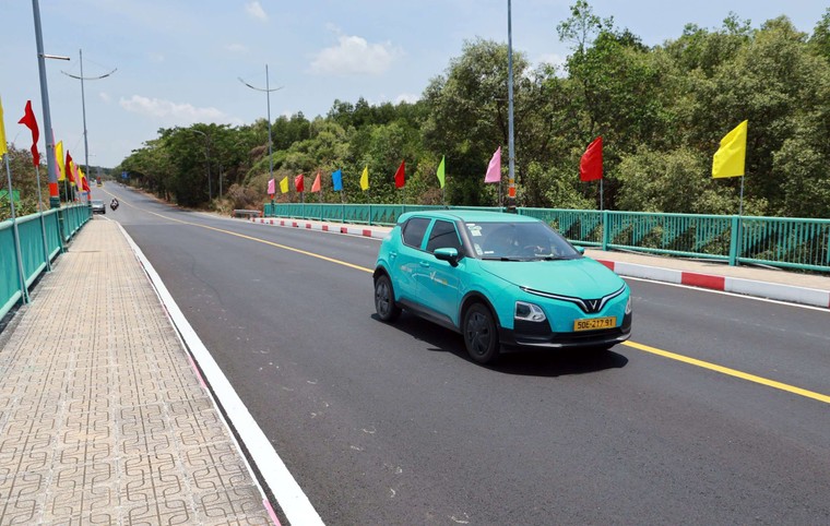 Những khoảnh khắc đáng nhớ của xe điện VinFast tại giải chạy VnExpress Marathon Green Paradise Cần Giờ 2026 ảnh 8