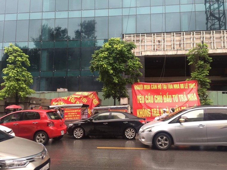 Người mua nhà kêu cứu vì không biết đến bao giờ được nhận nhà ở 8B Lê Trực ảnh 1