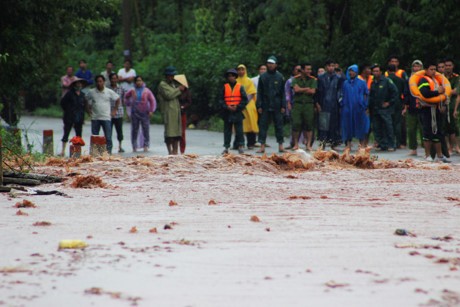Vỡ đê hồ Gia Hoét 1, nhiều tài sản của người dân bị cuốn trôi ảnh 1