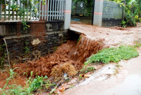 Vỡ đê hồ Gia Hoét 1, nhiều tài sản của người dân bị cuốn trôi ảnh 2