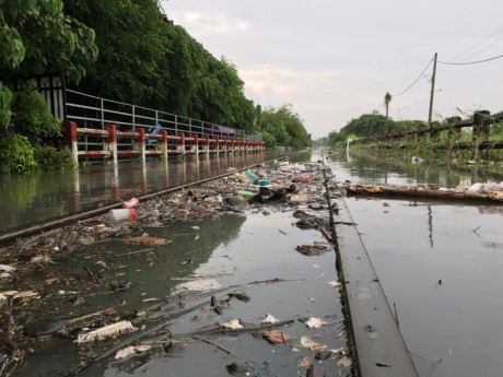 Sài Gòn mưa rả rích nhưng mênh mông nước! ảnh 2