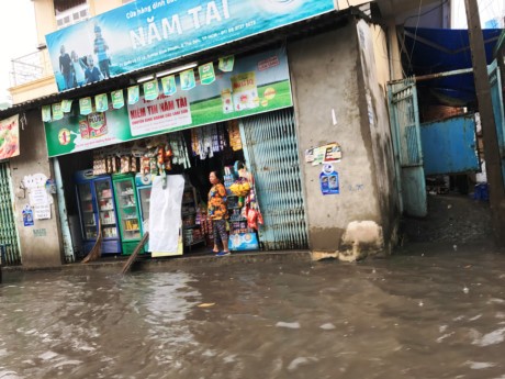 Sài Gòn mưa rả rích nhưng mênh mông nước! ảnh 4