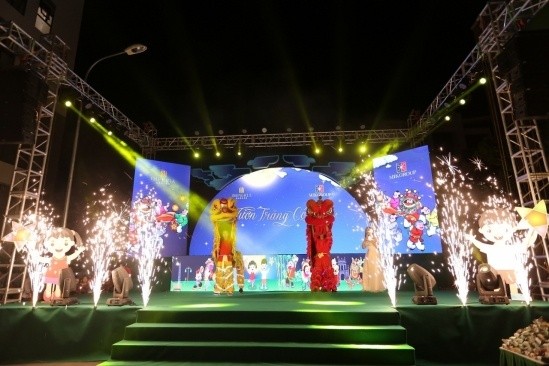 Nhiều ông lớn’ bất động sản ‘đổ tiền tỷ’ tổ chức trung thu cho cư dân ảnh 5