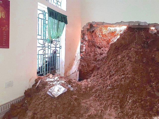 Hãi hùng đất đá sạt lở tràn vào vùi lấp nhà dân ở Nghệ An ảnh 5