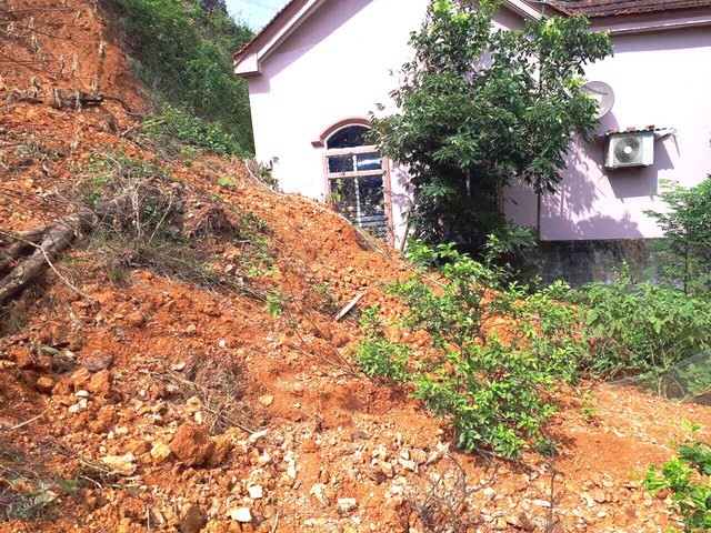 Hãi hùng đất đá sạt lở tràn vào vùi lấp nhà dân ở Nghệ An ảnh 6