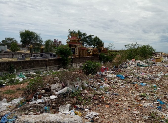 Quảng Bình: Bãi rác tự phát hơn mười năm gây ô nhiễm, dân bức xúc ảnh 3