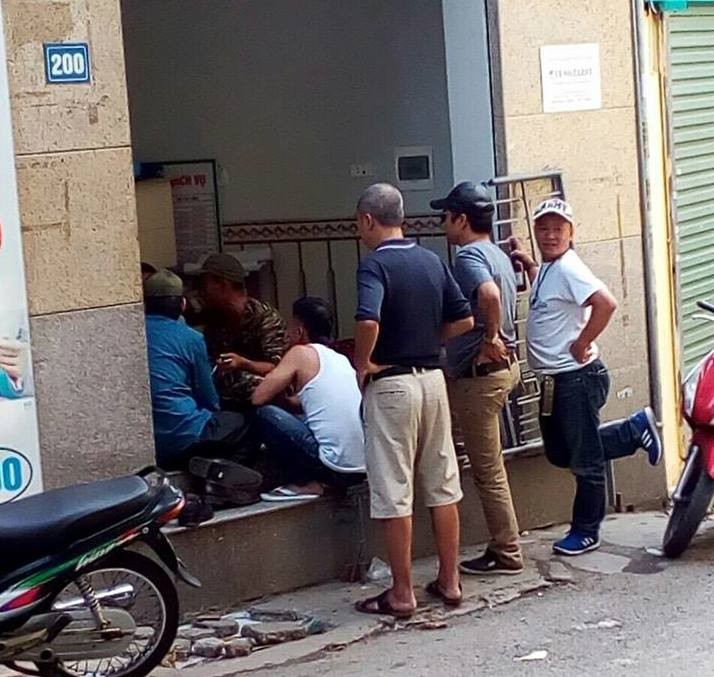 Côn đồ án ngữ bảo vệ trạm BTS vì bị cư dân phản đối tại Hà Nội ảnh 2