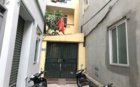 Đề nghị khởi tố vụ bé trai 10 tuổi bị mẹ kế bạo hành ở Hà Nội ảnh 1