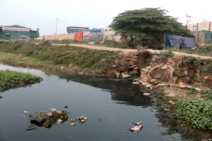 Tại quận Hà Đông: Cần làm rõ vấn đề xả thải vào kênh Thanh Niên ảnh 1
