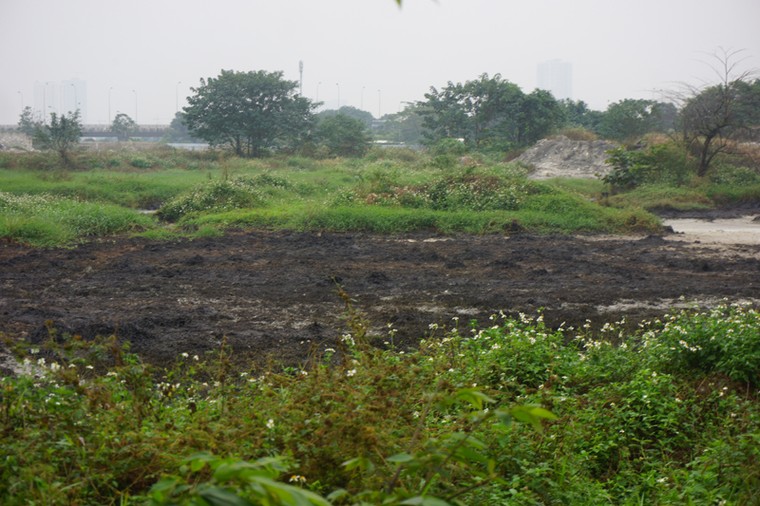 Cận cảnh bãi chất thải “hành” khu dân cư ảnh 1