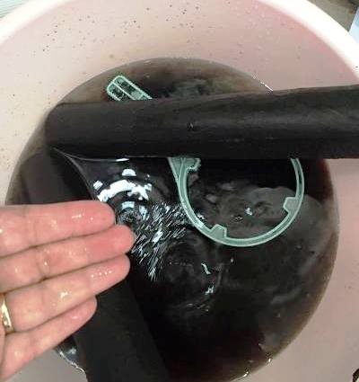 Nước sinh hoạt đen như nước cống, phí cao 'nghẹt thở', cư dân Mulberry Lane 'kêu cứu' ảnh 1