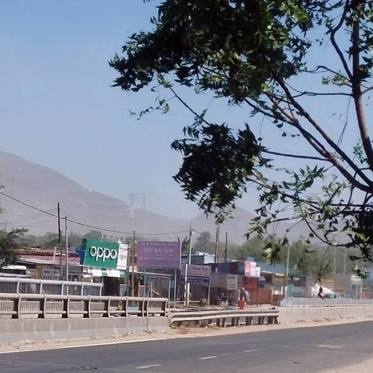 Khói bụi mù mịt tại bãi xỉ Nhà máy Nhiệt điện Vĩnh Tân ảnh 1