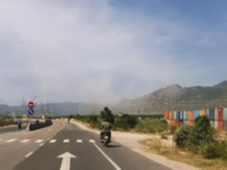 Khói bụi mù mịt tại bãi xỉ Nhà máy Nhiệt điện Vĩnh Tân ảnh 2