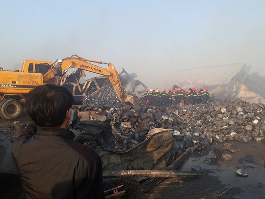 Sau tiếng nổ cực lớn, lửa bao trùm nhà máy khiến 3 công nhân thương vong ảnh 2