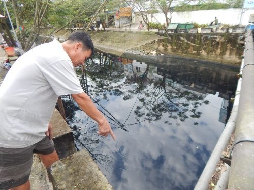 Dòng kênh đen, bốc mùi hôi thối uy hiếp cuộc sống của người dân Huế ảnh 1