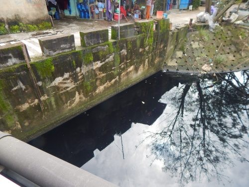 Dòng kênh đen, bốc mùi hôi thối uy hiếp cuộc sống của người dân Huế ảnh 3