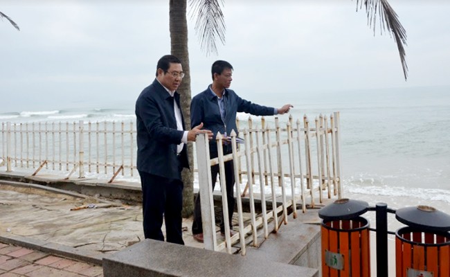 Bãi biển Đà Nẵng bị sạt lở nghiêm trọng ảnh 4